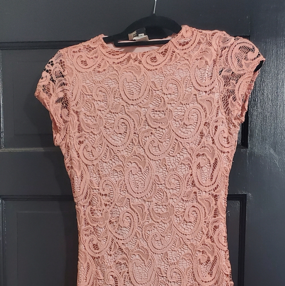 Soft pink midi lace dress.